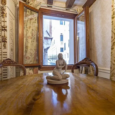 Il Nido Di San Stae Apartament *