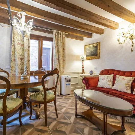 Il Nido Di San Stae Apartament *